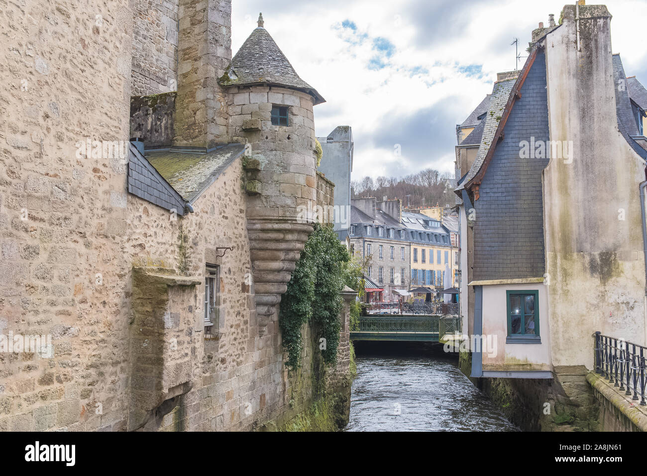 Quimper en Bretagne, belles maisons anciennes sur la rivière Odet, cité médiévale Banque D'Images