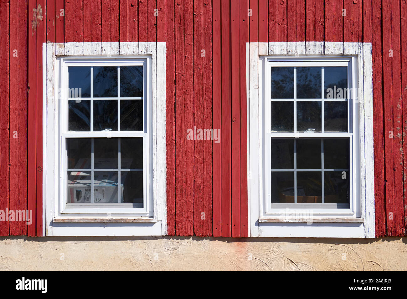Un bâtiment de ferme rouge vif dans Berks County, Pennsylvanie, USA Banque D'Images