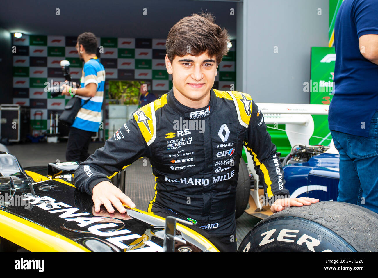 Sao Paulo, Brésil. 09Th Nov, 2019. Le pilote brésilien Caio collet au cours de la Heineken F1 Senna Tribute Festival tenu au parc Ibirapuera à São Paulo, SP. L'événement, mis en place pour rendre hommage à trois fois vainqueur Ayrton Senna, les quatre voitures de F1, deux ont été déterminés par des Senna et deux de la plus récente F1. La foule était présent et très heureux avec les attractions. Crédit : Foto Arena LTDA/Alamy Live News Banque D'Images