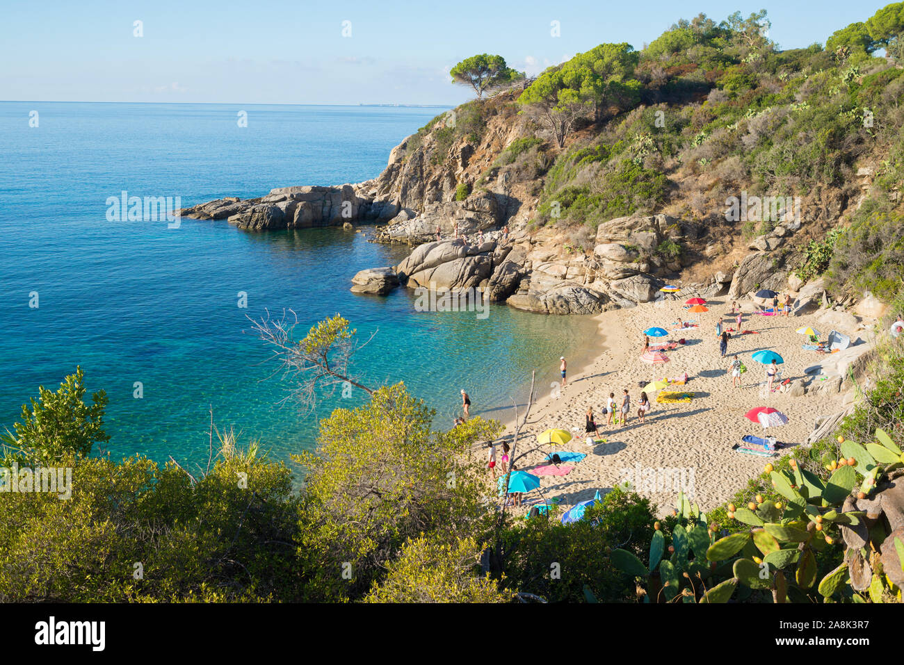 Cavoli, Isola d'Elba, Italie - Septembre 2019 : les personnes sur la célèbre plage de Cavoli dans l'île d'Elbe, Toscane Banque D'Images