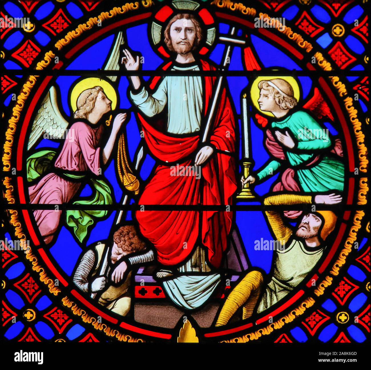 Vitrail dans la chapelle de Notre-Dame-des-flots (1857) à Sainte Adresse, Le Havre, France, représentant la résurrection de Jésus Banque D'Images