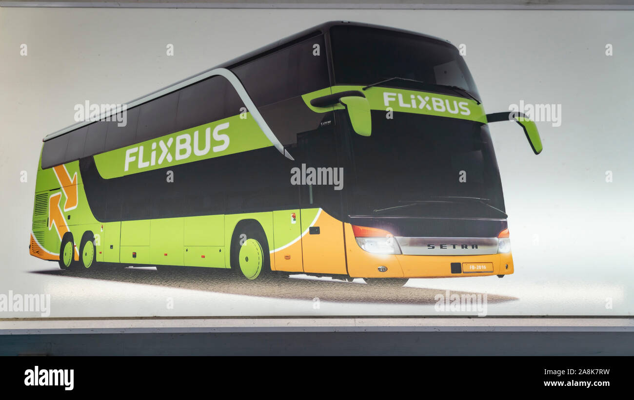 Francfort, Allemagne - Octobre 5th, 2019 : Flixbus logo sur la billetterie. Flixbus est une marque qui offre des services d'autocars dans toute l'Europe Banque D'Images