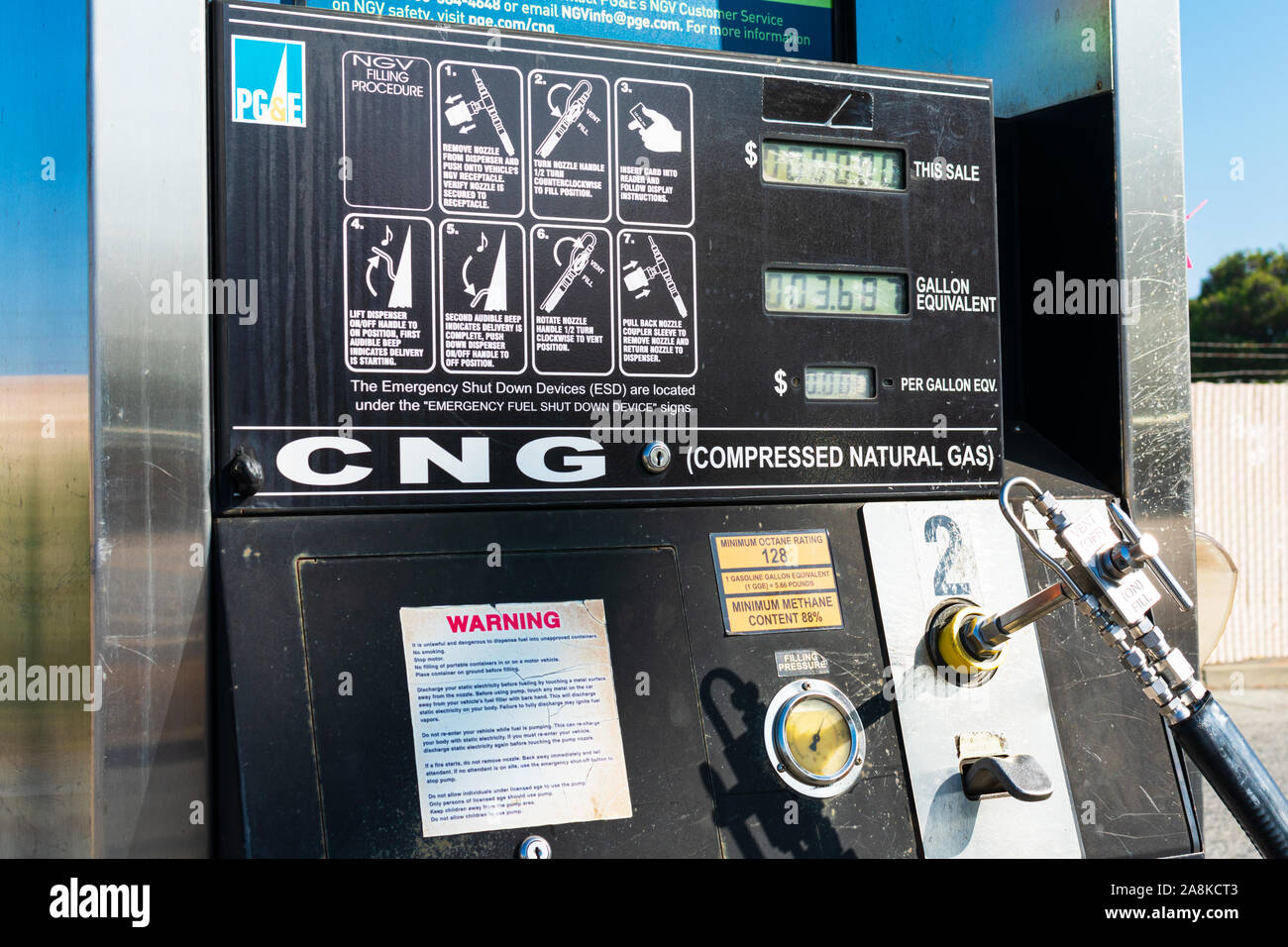 Gnv, gaz naturel comprimé, avec affichage de poste de ravitaillement, de la buse et du levier d'information procédure de ravitaillement Banque D'Images