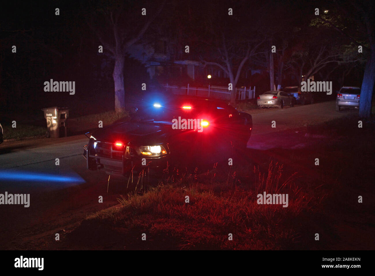 Véhicule d'opérations spéciales de la police de Detroit dans la rue la nuit, Detroit, Michigan, USA Banque D'Images