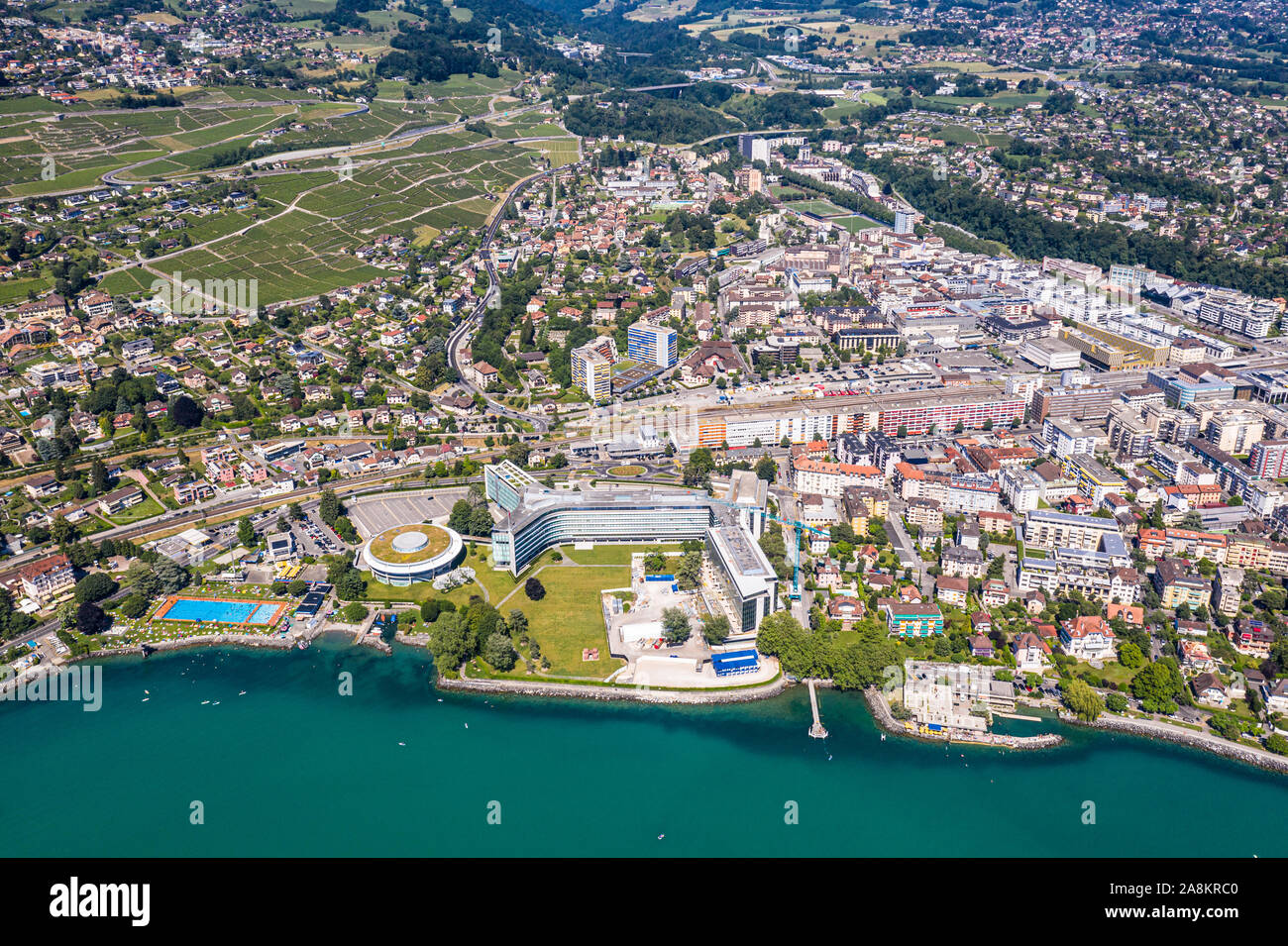 Vue aérienne de la ville de Vevey au bord du lac Léman dans le Canton de Vaud en Suisse Banque D'Images