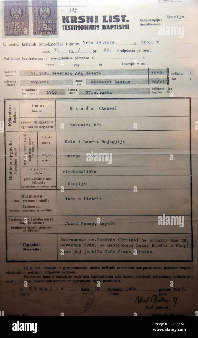 Le certificat de naissance de mère Teresa sur l'affichage à la maison mémoriale à Skopje, Macédoine Banque D'Images