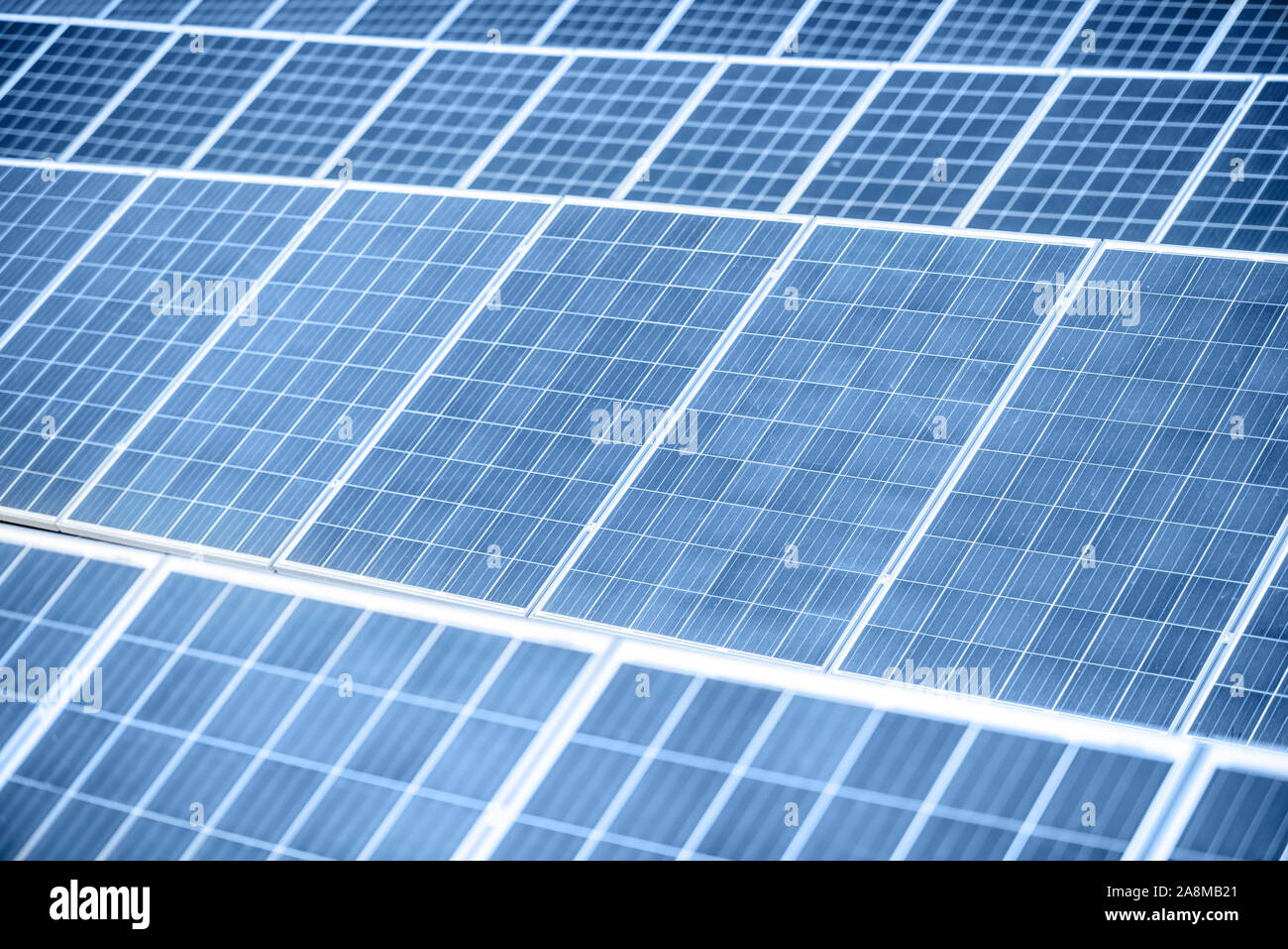 Close-up de panneaux solaires sur centrale solaire photovoltaïque Banque D'Images