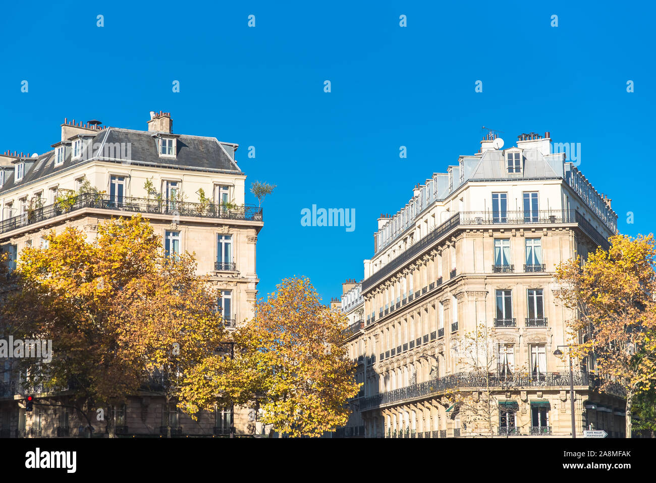 Paris, beaux bâtiments Haussmann dans un quartier chic de la capitale, panorama Banque D'Images