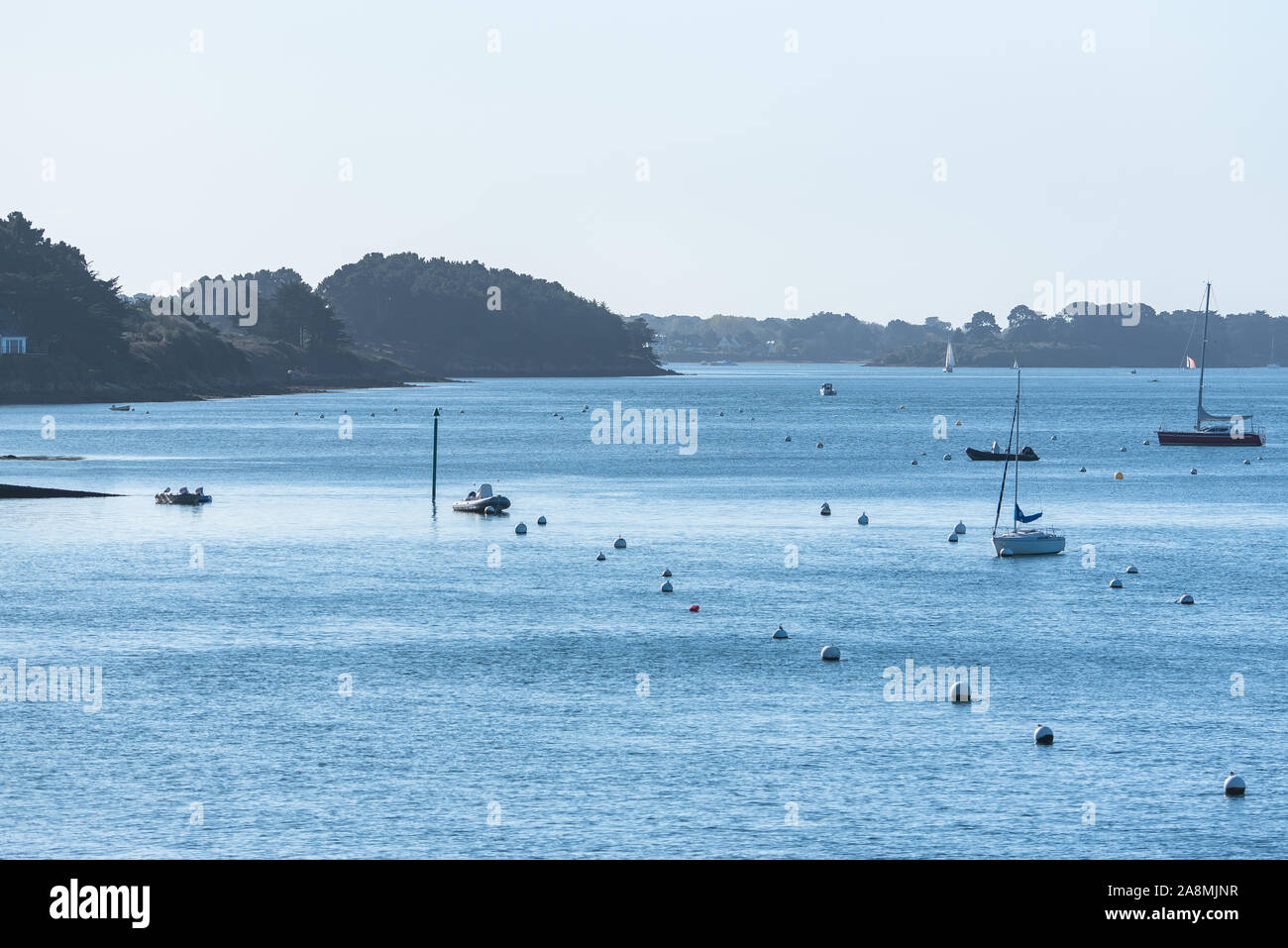 Golfe du Morbihan, en Bretagne, plage à marée basse, panorama Banque D'Images