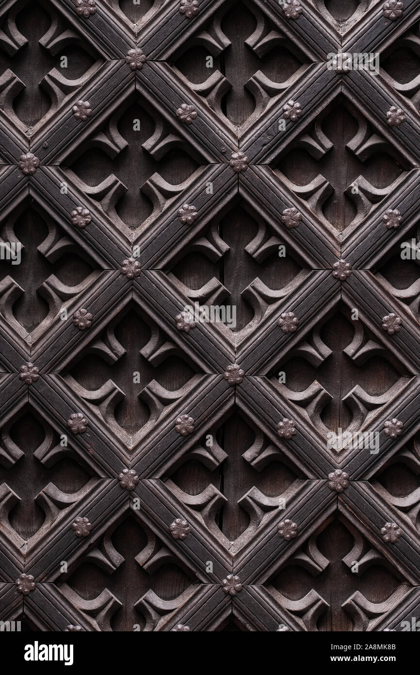 Porte en bois motif géométrique sculpture ornement décoratif texture background Banque D'Images
