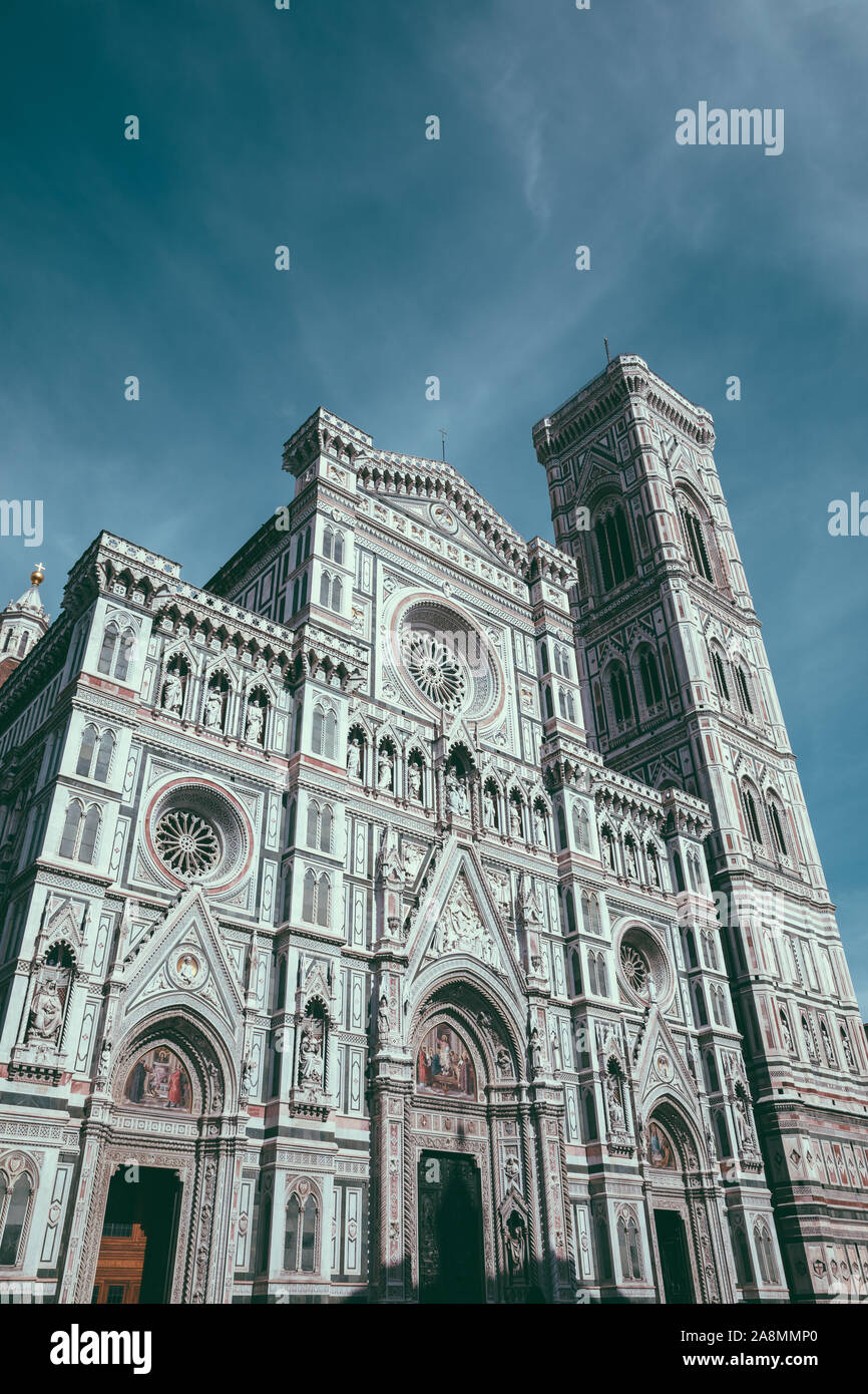Florence, Italie - 24 juin 2018 : vue panoramique de Cattedrale di Santa Maria del Fiore (Cathédrale de Sainte Marie de la fleur) et le campanile de Giotto. Banque D'Images