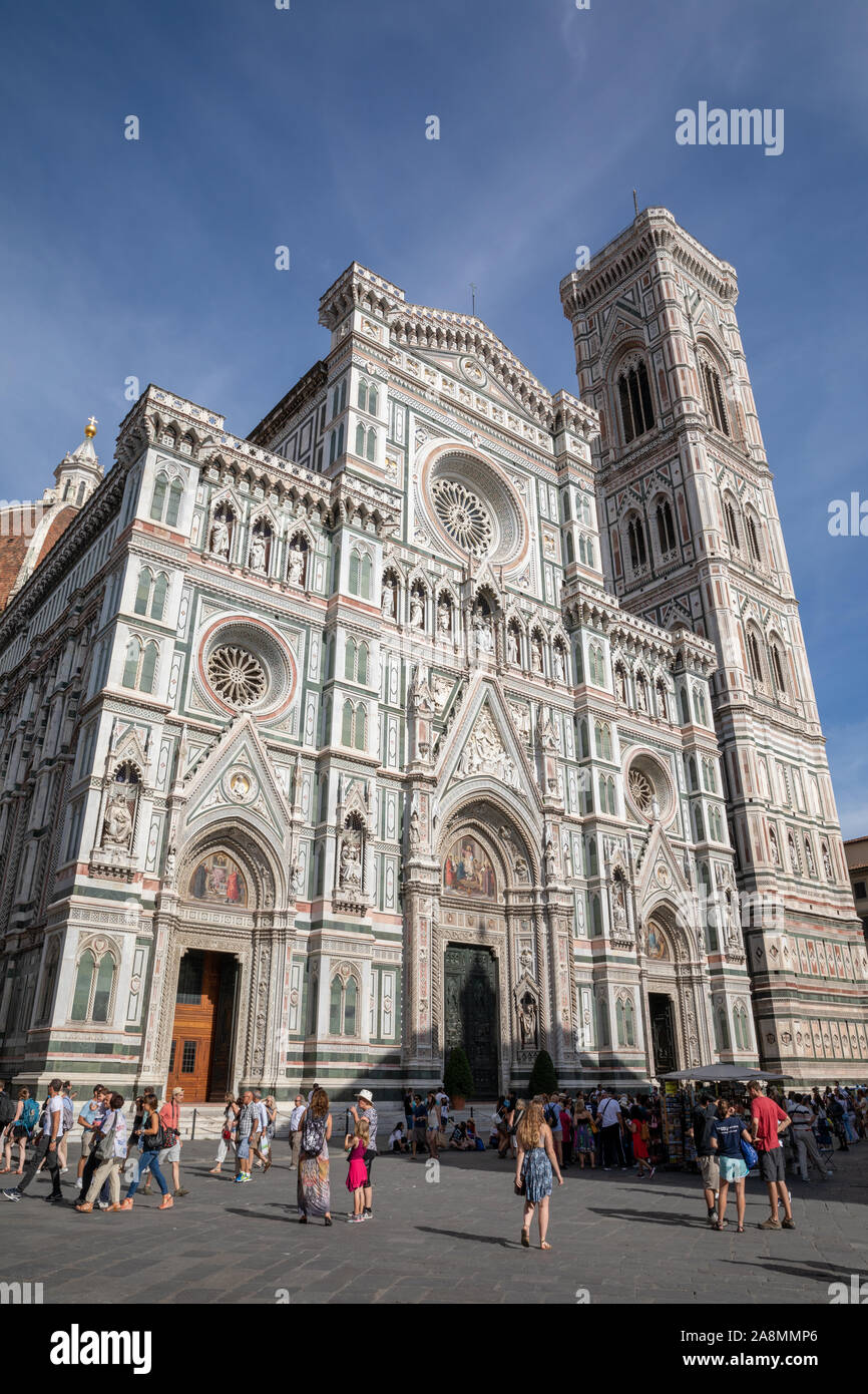 Florence, Italie - 24 juin 2018 : vue panoramique de Cattedrale di Santa Maria del Fiore (Cathédrale de Sainte Marie de la fleur) et le campanile de Giotto. Banque D'Images