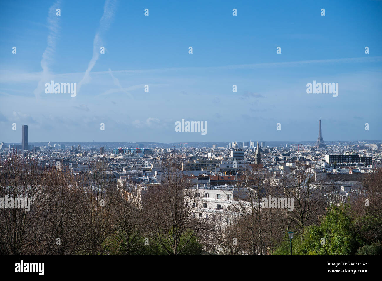 Paris, vue depuis le parc Belleville, avec la tour Eiffel Banque D'Images