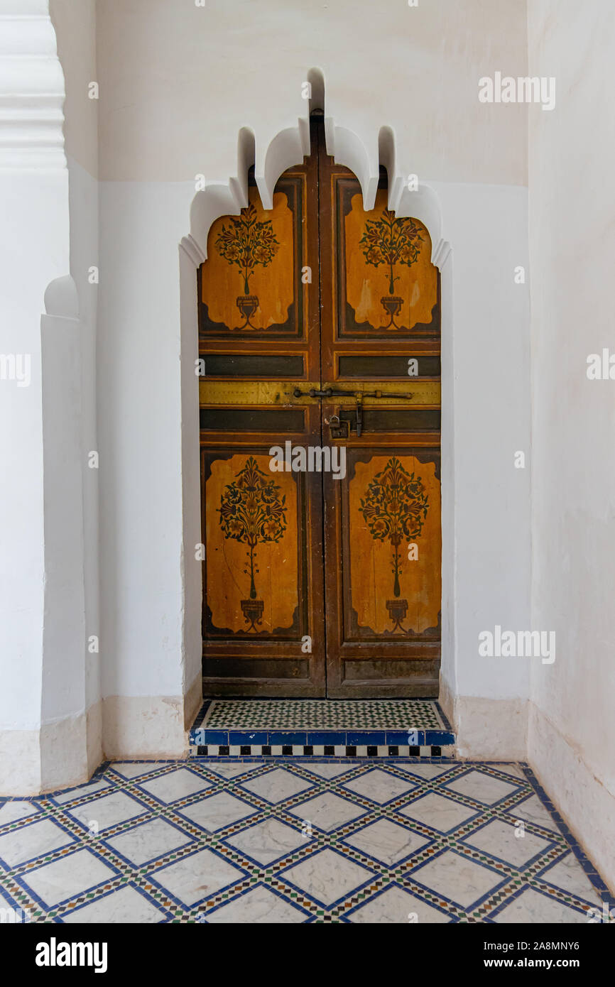 Détail de porte décorative de la palais Bahia à Marrakech. Maroc Banque D'Images
