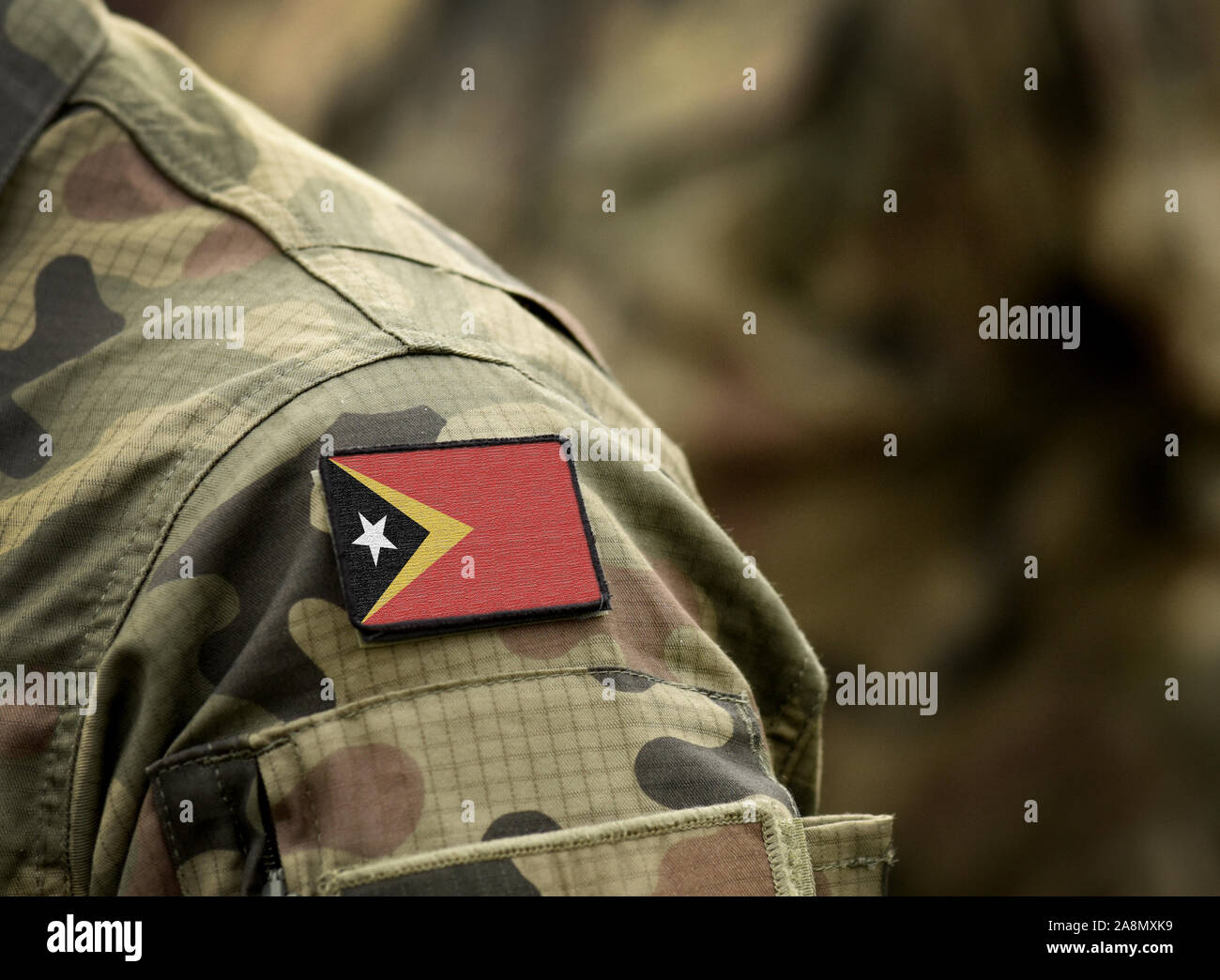 Drapeau du Timor oriental sur l'uniforme militaire. Les troupes de l'armée, soldats,. Collage. Banque D'Images