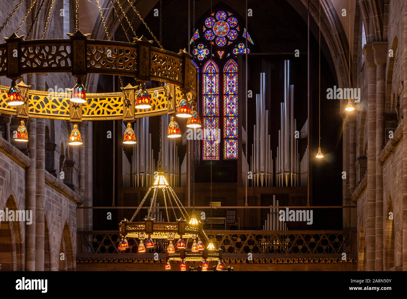 La Cathédrale La cathédrale de Bâle ou l'architecture intérieure. Vue sur le grand orgue Mathis. La Suisse. Banque D'Images