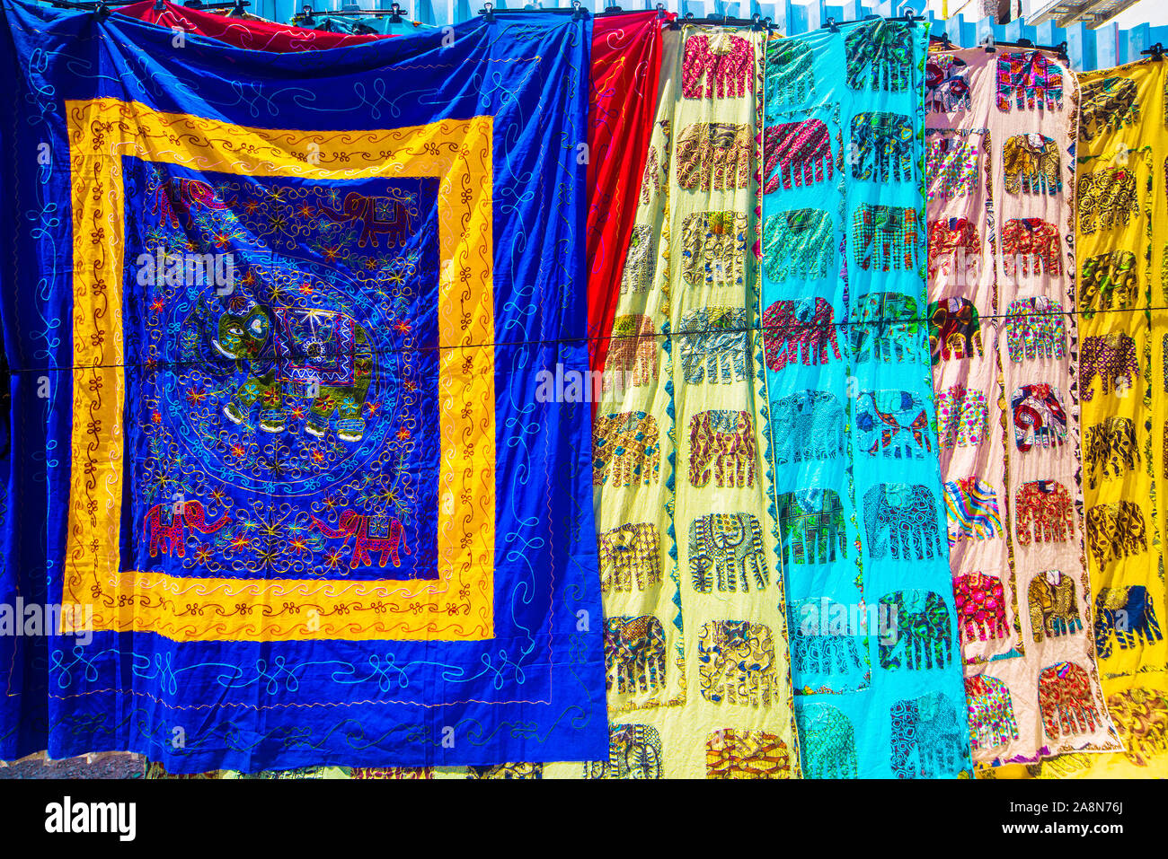 Vêtements de couleurs Banque D'Images