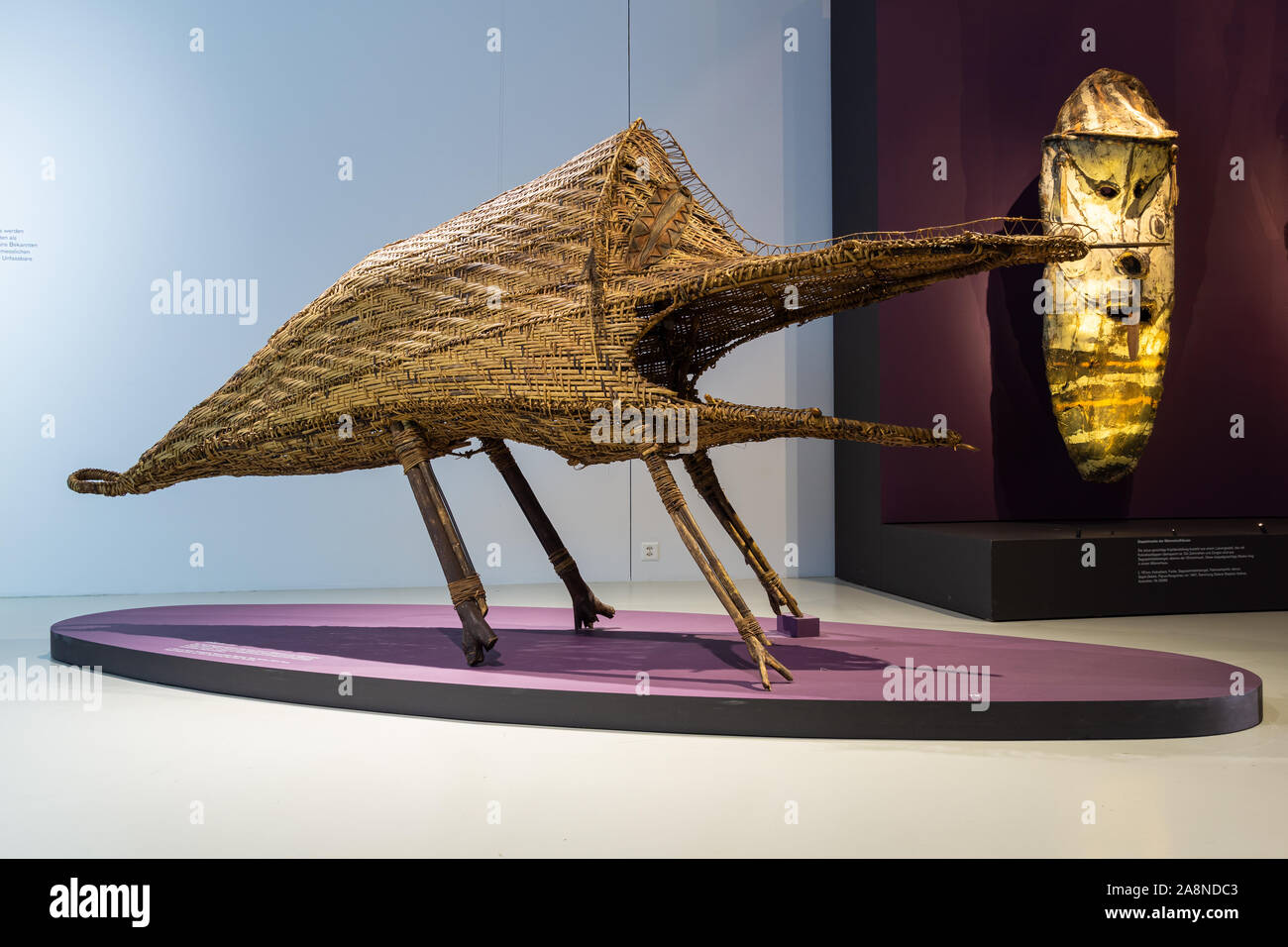 Le monstre dévorant kaia imunu, figure de cérémonie d'ouverture dans les tribus papoues, la Papouasie-Nouvelle-Guinée, Musée des Cultures de Bâle, Suisse. Banque D'Images