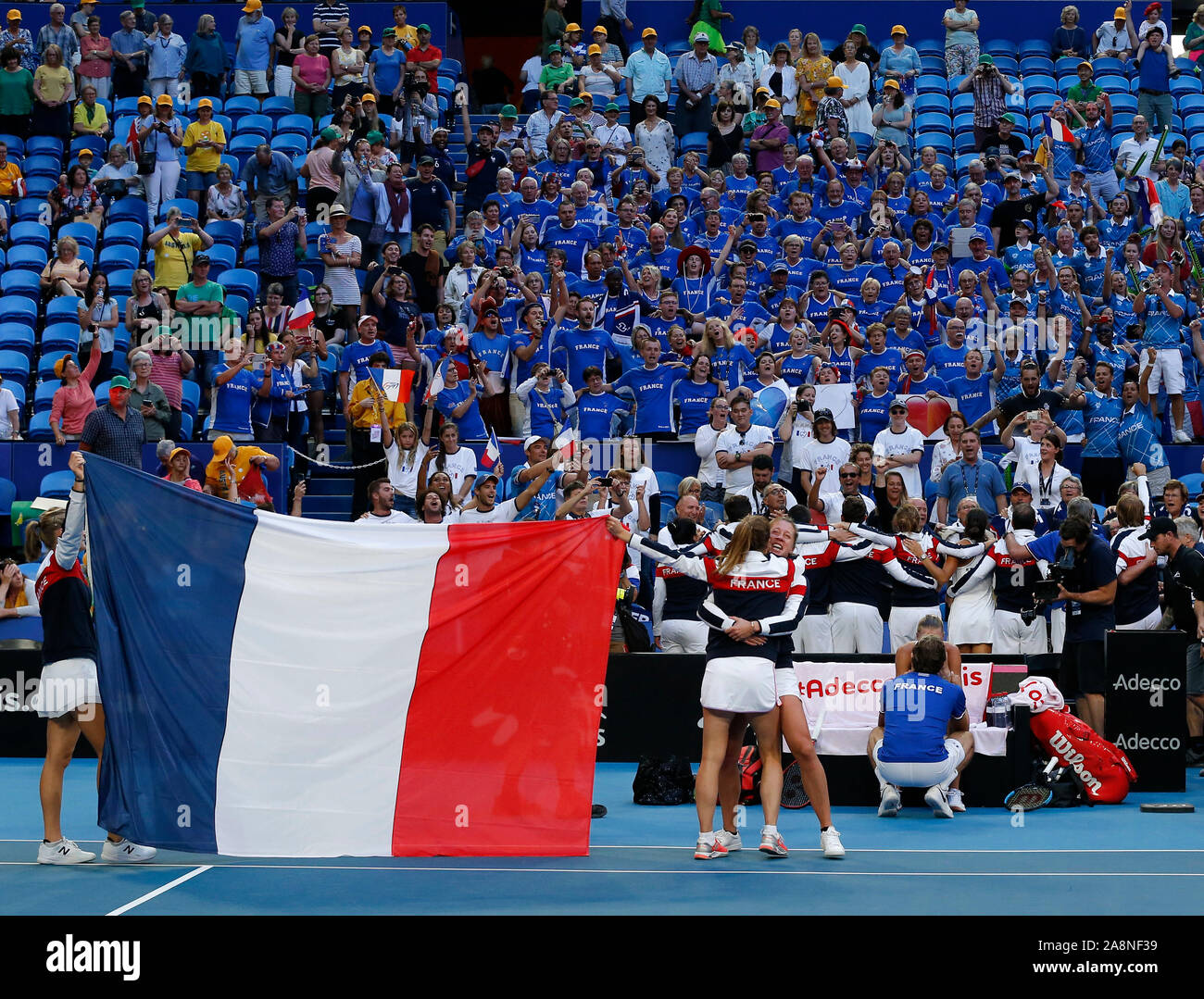 Perth, Australie. 10 Nov, 2019. 10 novembre 2019 RAC ; Arena, Perth, Australie occidentale, Australie ; Fed Cup par BNP Paribas Tennis finale, l'Australie et la France ; la France l'équipe de célébrer l'obtention de la Fed Cup contre l'Australie : Action Crédit utilisation éditoriale Plus Sport Images/Alamy Live News Banque D'Images