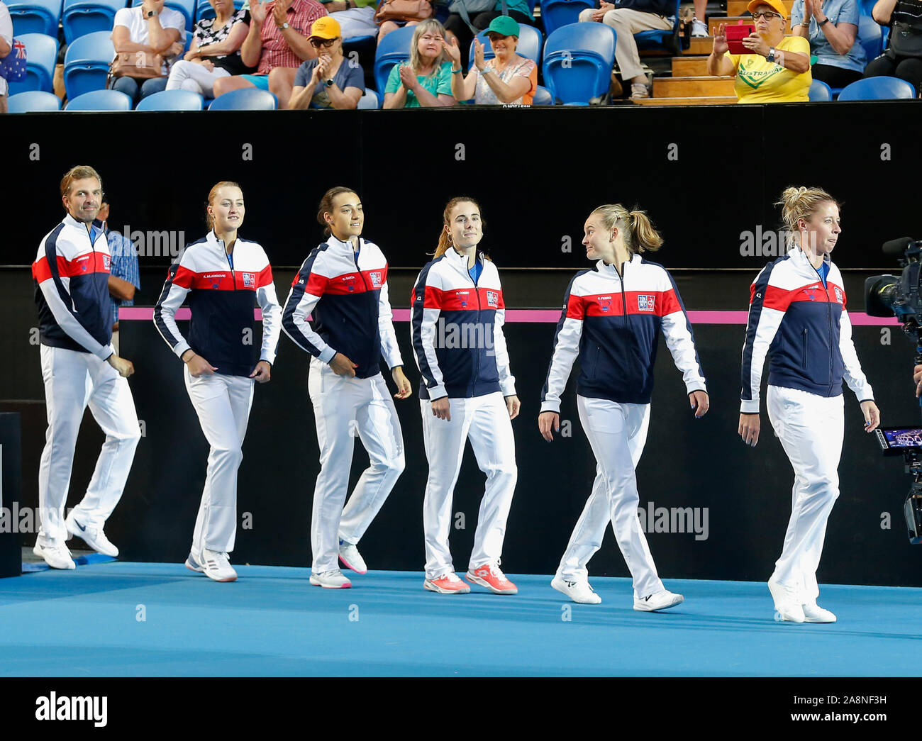 Perth, Australie. 10 Nov, 2019. 10 novembre 2019 RAC ; Arena, Perth, Australie occidentale, Australie ; Fed Cup par BNP Paribas Tennis finale, l'Australie et la France ; la France quitte l'équipe à la cérémonie après avoir remporté la Fed Cup contre l'Australie : Action Crédit utilisation éditoriale Plus Sport Images/Alamy Live News Banque D'Images