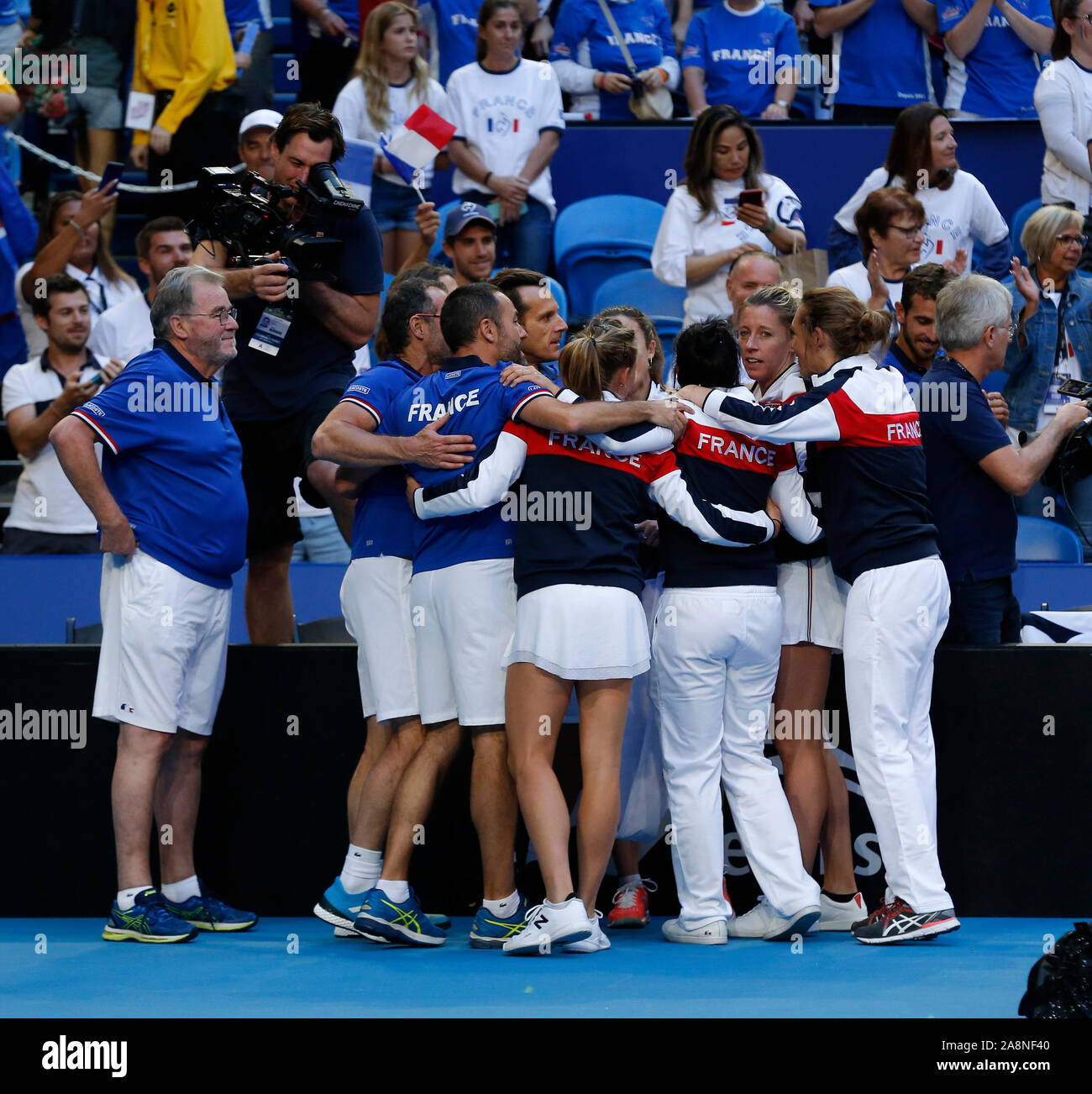 Perth, Australie. 10 Nov, 2019. 10 novembre 2019 RAC ; Arena, Perth, Australie occidentale, Australie ; Fed Cup par BNP Paribas Tennis finale, l'Australie et la France ; la France l'équipe de célébrer l'obtention de la Fed Cup contre l'Australie : Action Crédit utilisation éditoriale Plus Sport Images/Alamy Live News Banque D'Images