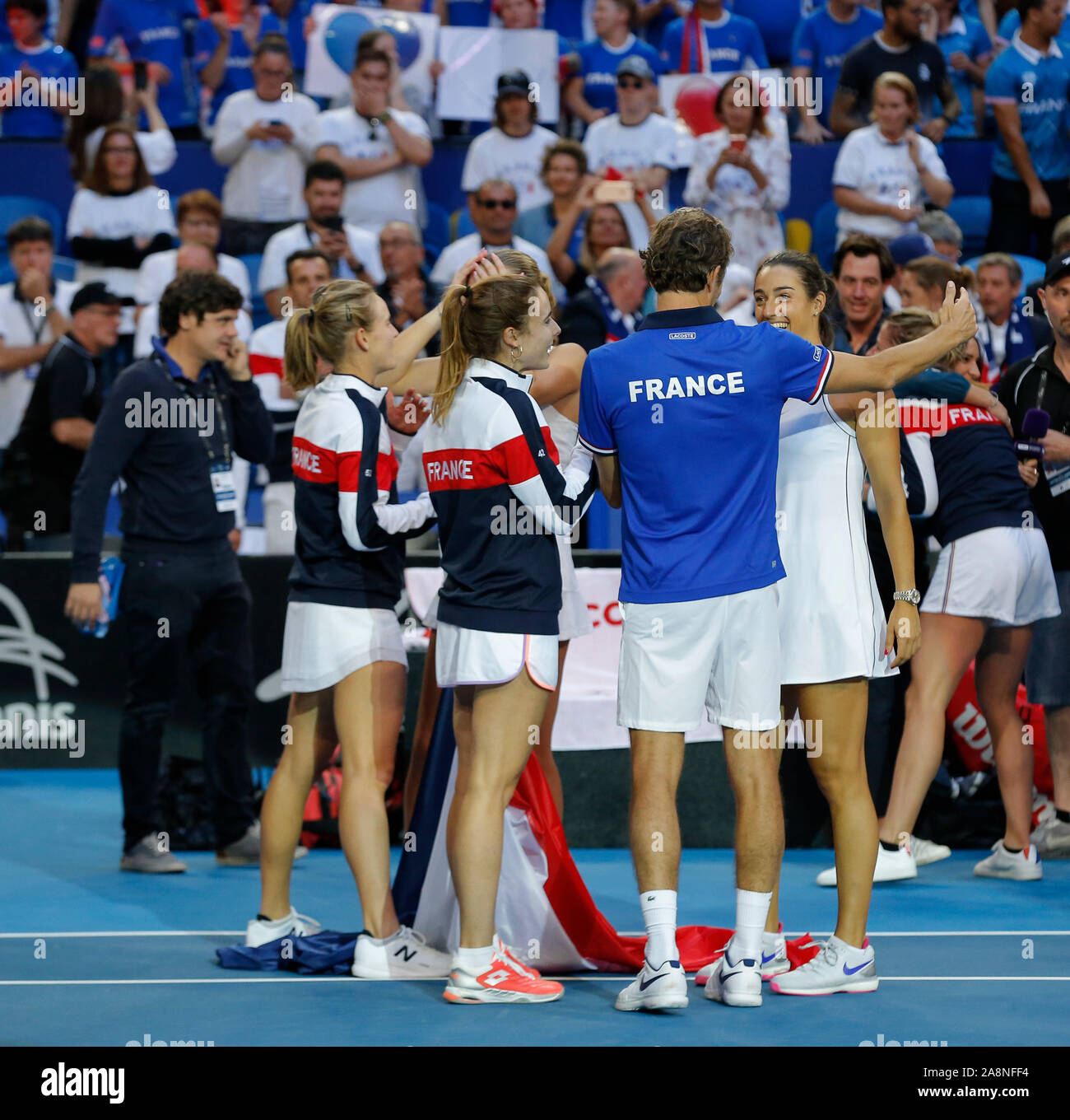 Perth, Australie. 10 Nov, 2019. 10 novembre 2019 RAC ; Arena, Perth, Australie occidentale, Australie ; Fed Cup par BNP Paribas Tennis finale, l'Australie et la France ; la France l'équipe de célébrer l'obtention de la Fed Cup contre l'Australie : Action Crédit utilisation éditoriale Plus Sport Images/Alamy Live News Banque D'Images