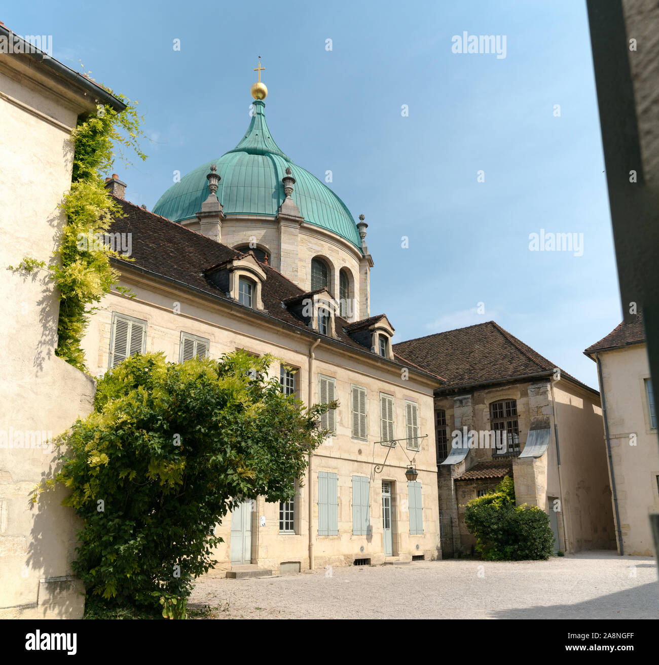 Dijon, Bourgogne / France - 27 août 2019 : vue extérieure du Musée de la Vie Bourguignonne ou Musée de la Vie Bourguignonne à Dijon Banque D'Images