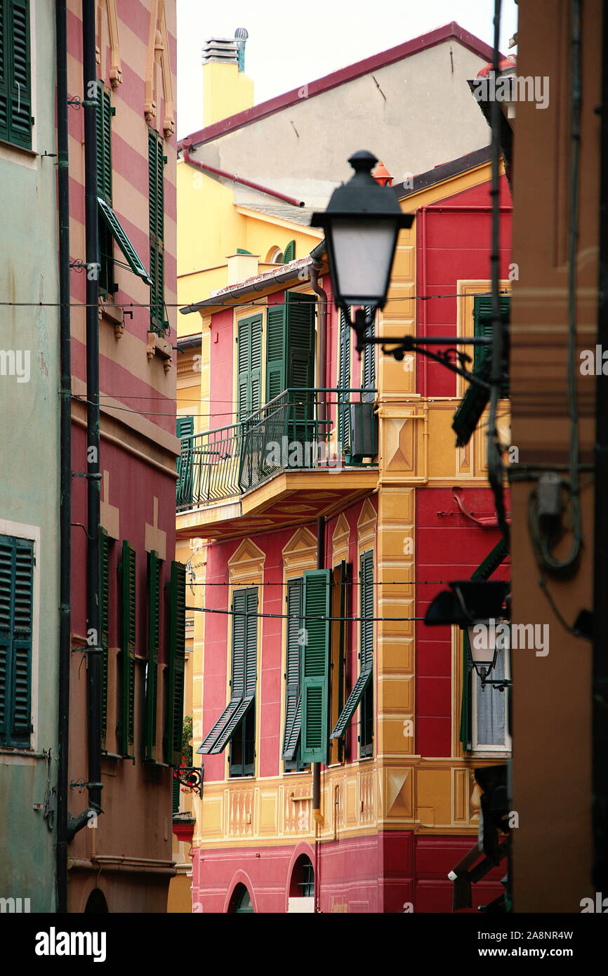 Une vue d'une rue typique de la Ligurie Banque D'Images