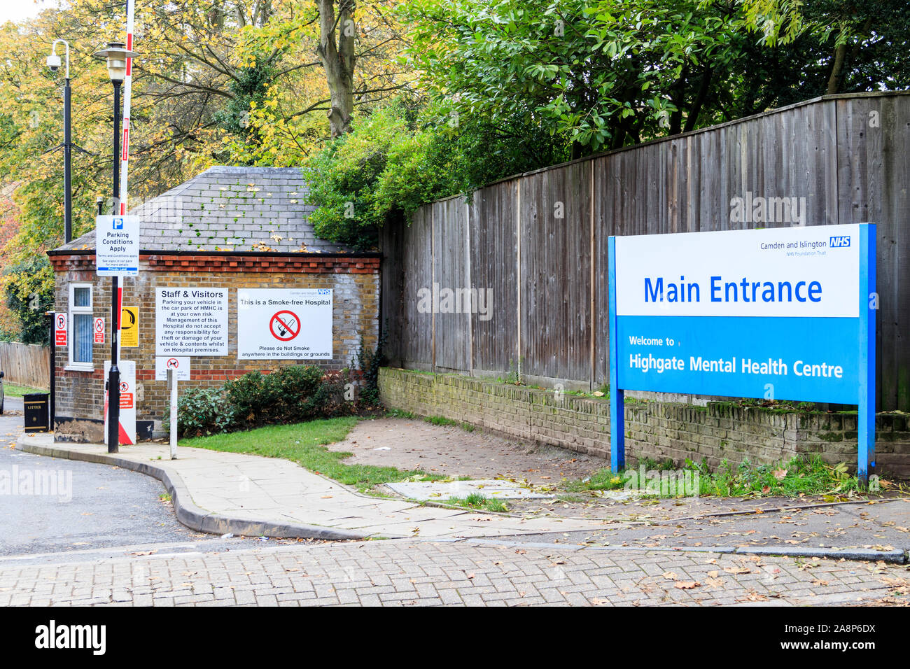 L'entrée du centre de santé mentale de Highgate, partie de Camden et Islington NHS Trust, Dartmouth Park Hill, au nord de Londres, UK Banque D'Images