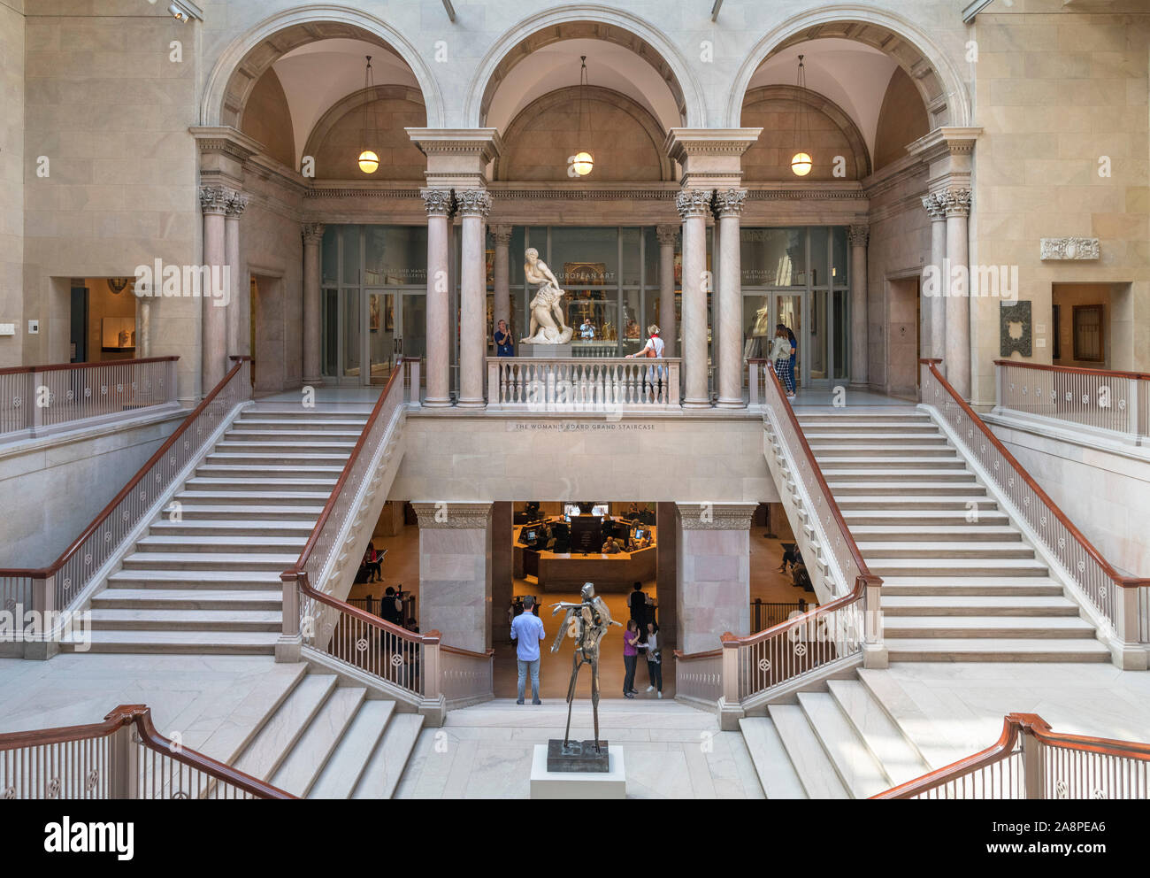 Grand escalier à l'Art Institute of Chicago, Chicago, Illinois, États-Unis Banque D'Images
