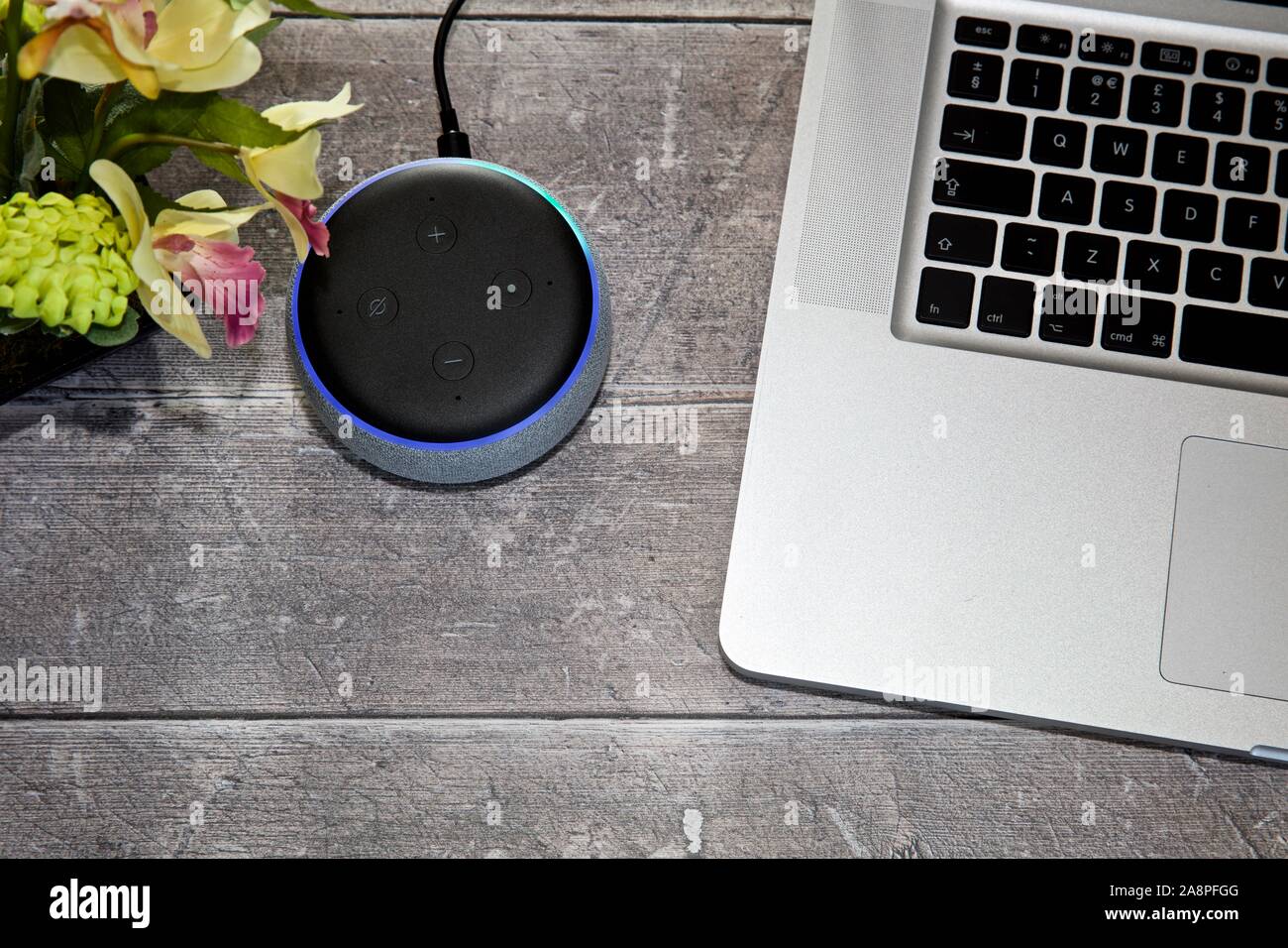 Amazon Echo Point (3e génération) - Smart Speaker avec Alexa Banque D'Images