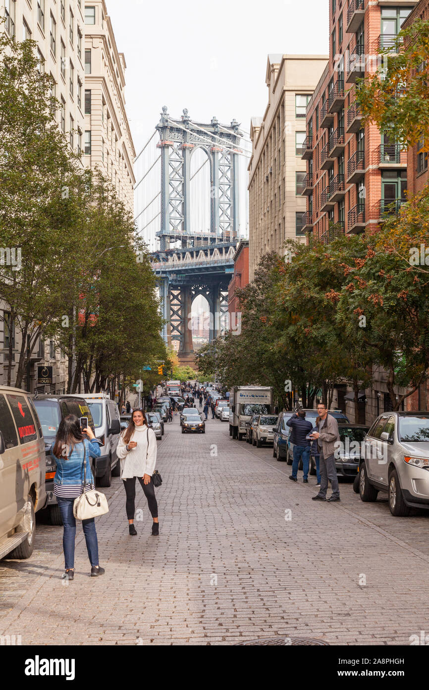 Manhattan Bridge photographié à partir de Washington Street, Dumbo, Brooklyn, New York, États-Unis d'Amérique. Banque D'Images