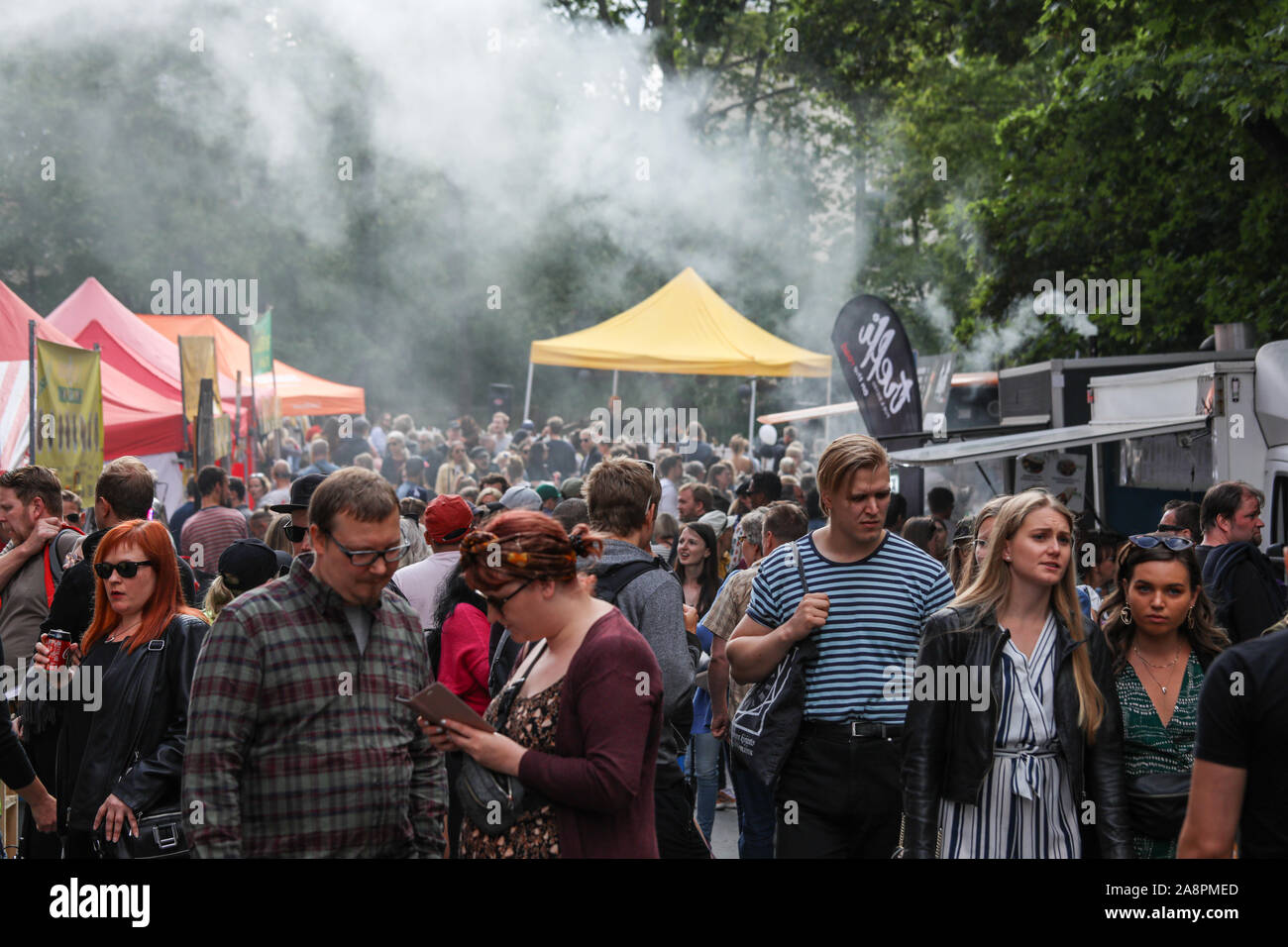 Street food alley à Kallio Block Party 2019 à Helsinki, Finlande Banque D'Images
