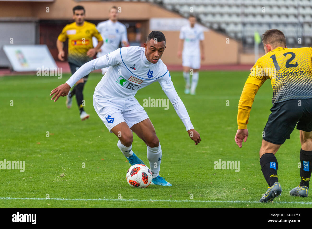 Lausanne, Suisse. 10 Nov, 2019. Lausanne, Suisse - 2019/11/08 : Elton Monteiro Almada de Lausanne Sport est en action au cours de la 14e jour Brach.ch Challenge League entre Lausanne Sport et Fc Schaffhouse. Lausanne Sport gagne 5-0. (Photo par Eric Dubost/Pacific Press) Credit : Pacific Press Agency/Alamy Live News Banque D'Images