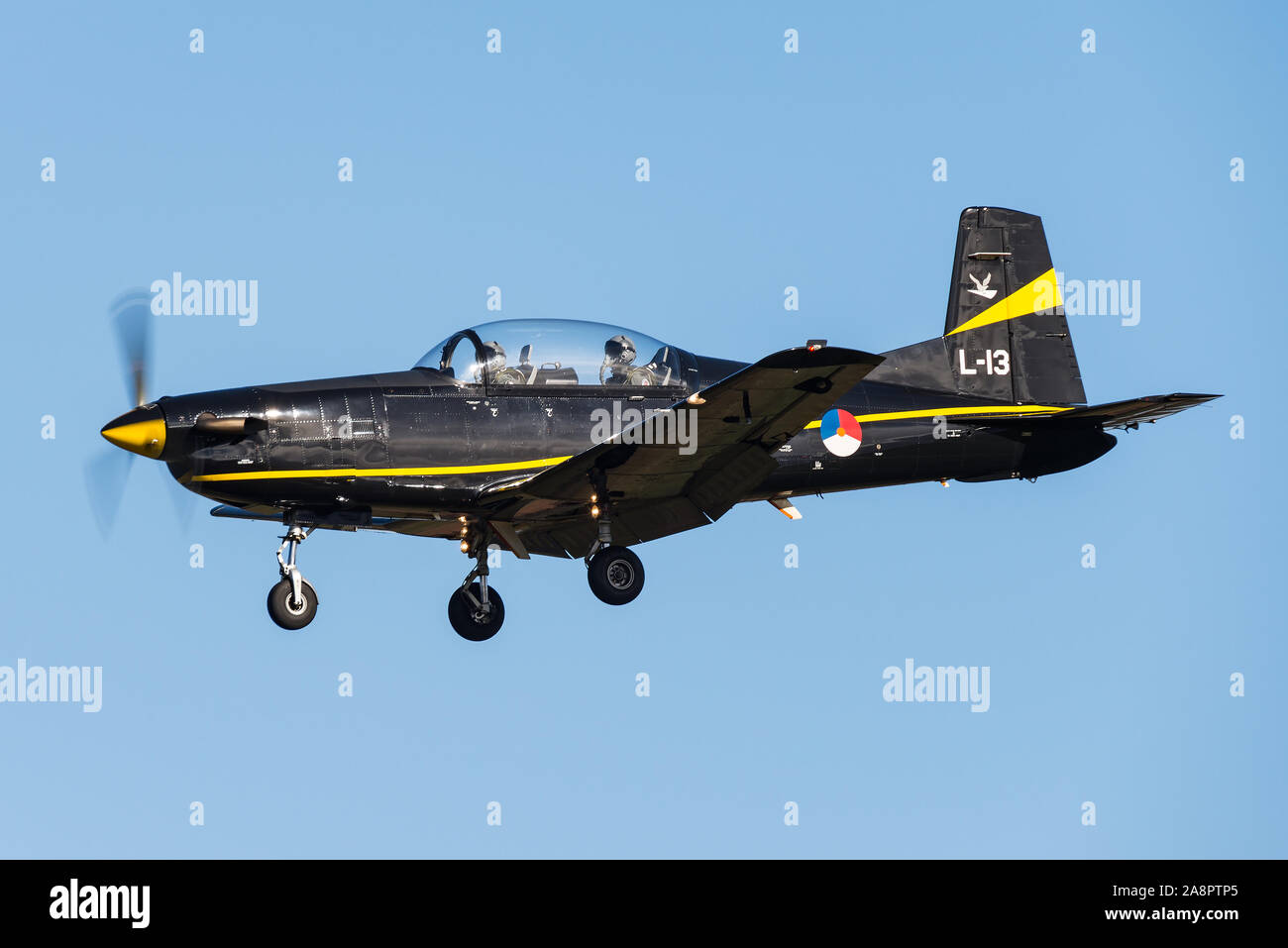 Un Pilatus PC-7 à partir de l'Escadron 131 (vol) Formation militaire initiale de la Royal Netherlands Air Force. Banque D'Images