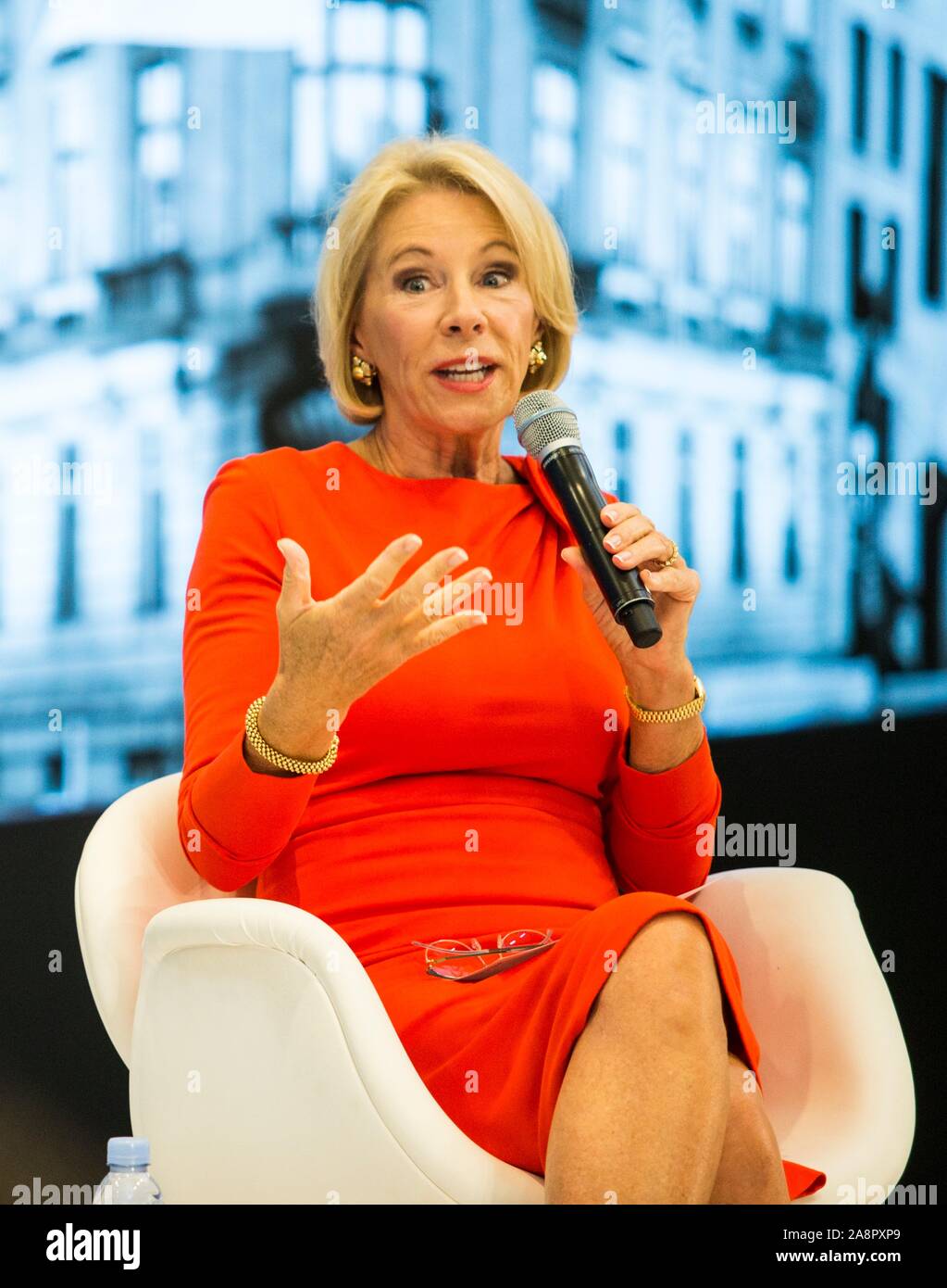 Le secrétaire américain de l'éducation Betsy DeVos au cours d'une discussion sur la proposition de la liberté de l'éducation Bourses d'études à l'American Enterprise Institute Octobre 1, 2019 à Washington, DC. Banque D'Images
