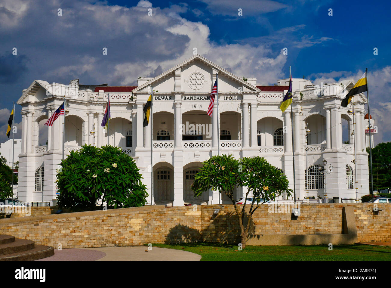 Le livre blanc de style colonial, l'Hôtel de Ville d'Ipoh sur une journée ensoleillée. Banque D'Images