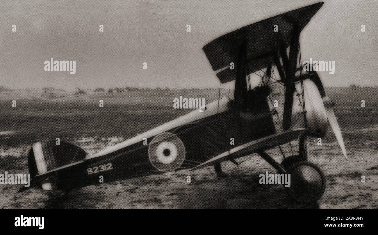 Le Sopwith Camel, de la Première Guerre mondiale, un avion de chasse biplan introduit sur le front occidental en 1917. Il était propulsé par un moteur rotatif unique et était armé de deux mitrailleuses Vickers synchronisée. S'avère difficile à manipuler, elle prévoit un haut niveau de maniabilité d'un pilote expérimenté, un attribut qui a été très appréciée dans l'utilisation principale du type comme un avion de chasse. Au total, les pilotes de chameaux ont été crédités avec downing 1 294 avions ennemis, plus que tout autre chasseur allié du conflit. Banque D'Images