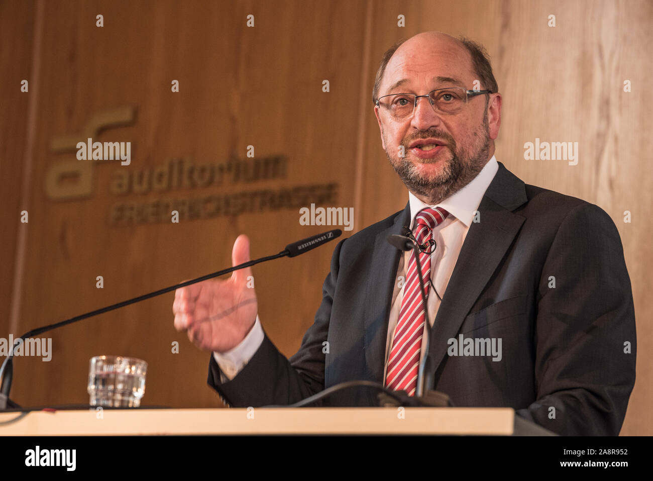 Martin Schulz parlant en 2017 pendant la campagne pour devenir chancelier de l'Allemagne. Banque D'Images