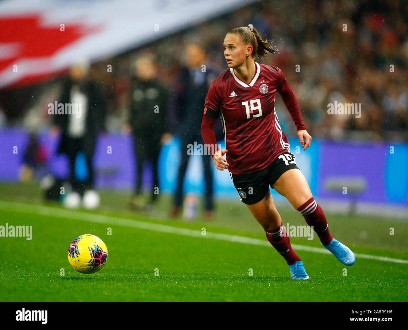Londres, Angleterre. 09 novembre : Klara Buhl de l'Allemagne au cours de Women's International match amical entre l'Angleterre et l'Allemagne Les femmes Les femmes au stade de Wembley Banque D'Images Londres, Angleterre. 09 novembre : Klara Buhl de l'Allemagne au cours de Women's International match amical entre l'Angleterre et l'Allemagne Les femmes Les femmes au stade de Wembley Banque D'Images