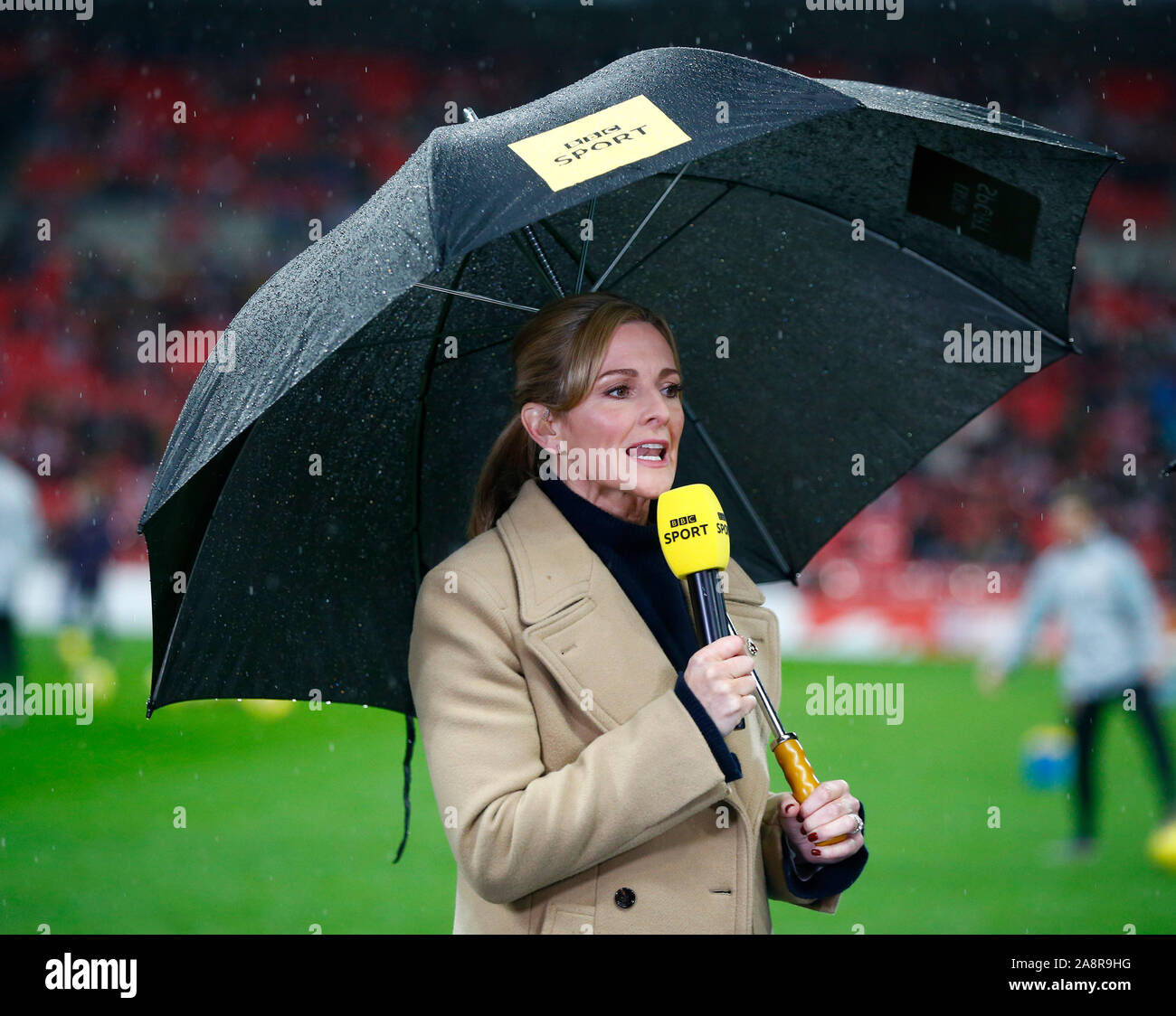 Londres, Angleterre. 09 novembre : Gabby Logan sky présente lors de Women's International match amical entre l'Angleterre et l'Allemagne Les femmes Les femmes au stade de Wembley Banque D'Images Londres, Angleterre. 09 novembre : Gabby Logan sky présente lors de Women's International match amical entre l'Angleterre et l'Allemagne Les femmes Les femmes au stade de Wembley Banque D'Images
