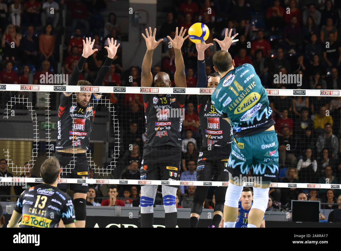 Spike atanasijevic aleksandar ,sir safety pérouse conad) robertlandy simon bloc ,cucine lube civitanova) et mossa de rezende bruno ,cucine lube civi Banque D'Images