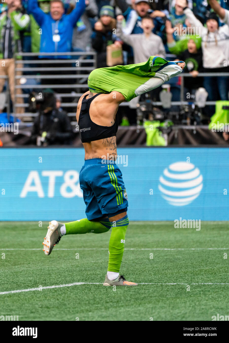 Seattle, USA. 10 Nov, 2019. Raul Ruidiaz (9) célèbre après avoir marqué le troisième but de Seattle le jeu en 90e minute que les sondeurs de navigué passé Toronto pour gagner la Coupe MLS. Crédit : Ben Nichols/Alamy Live News Banque D'Images