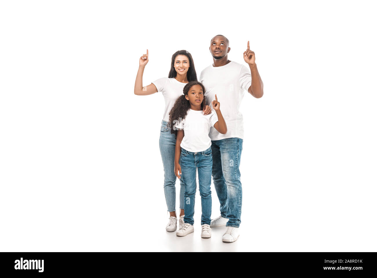 African American mother, père et fille avec les doigts pointant sur fond blanc Banque D'Images