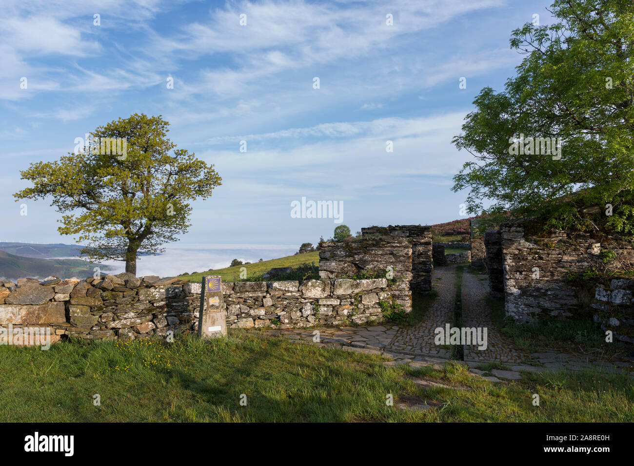 Les ruines de l'hôpital de Lestedo, près de la ville d'un Fonsagrada. L'hôpital a été construit pour accueillir les pèlerins le long du Camino Primitivo dans Banque D'Images