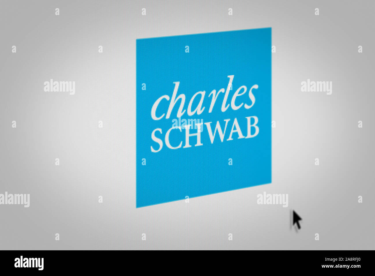 Logo de l'entreprise publique la Charles Schwab Corporation affichée sur un écran d'ordinateur en gros plan. Credit : PIXDUCE Banque D'Images