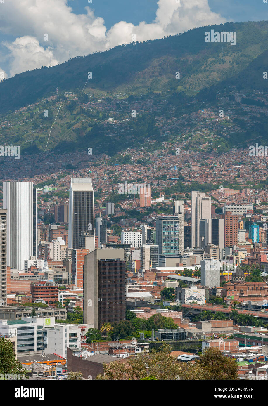 Vue sur le centre-ville de Medellin, Colombie de Nutibara hill. Banque D'Images