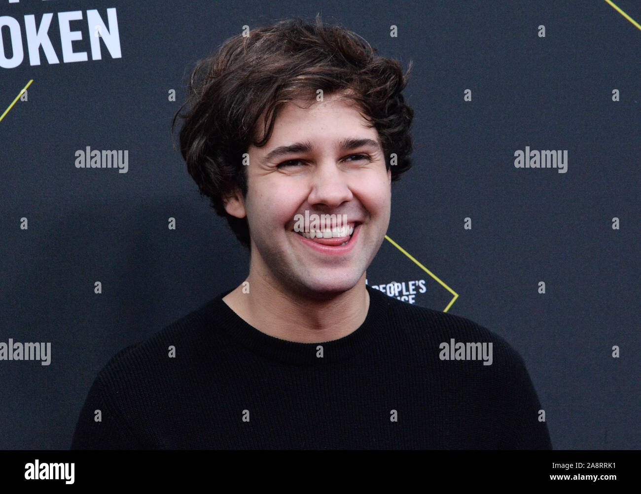 Santa Monica, USA. 10 Nov, 2019. L'acteur David Dobrik arrive pour la 45e année ! People's Choice Awards au Barker Hangar à Santa Monica, Californie le dimanche, Novembre 10, 2019. Photo par Jim Ruymen/UPI UPI : Crédit/Alamy Live News Banque D'Images