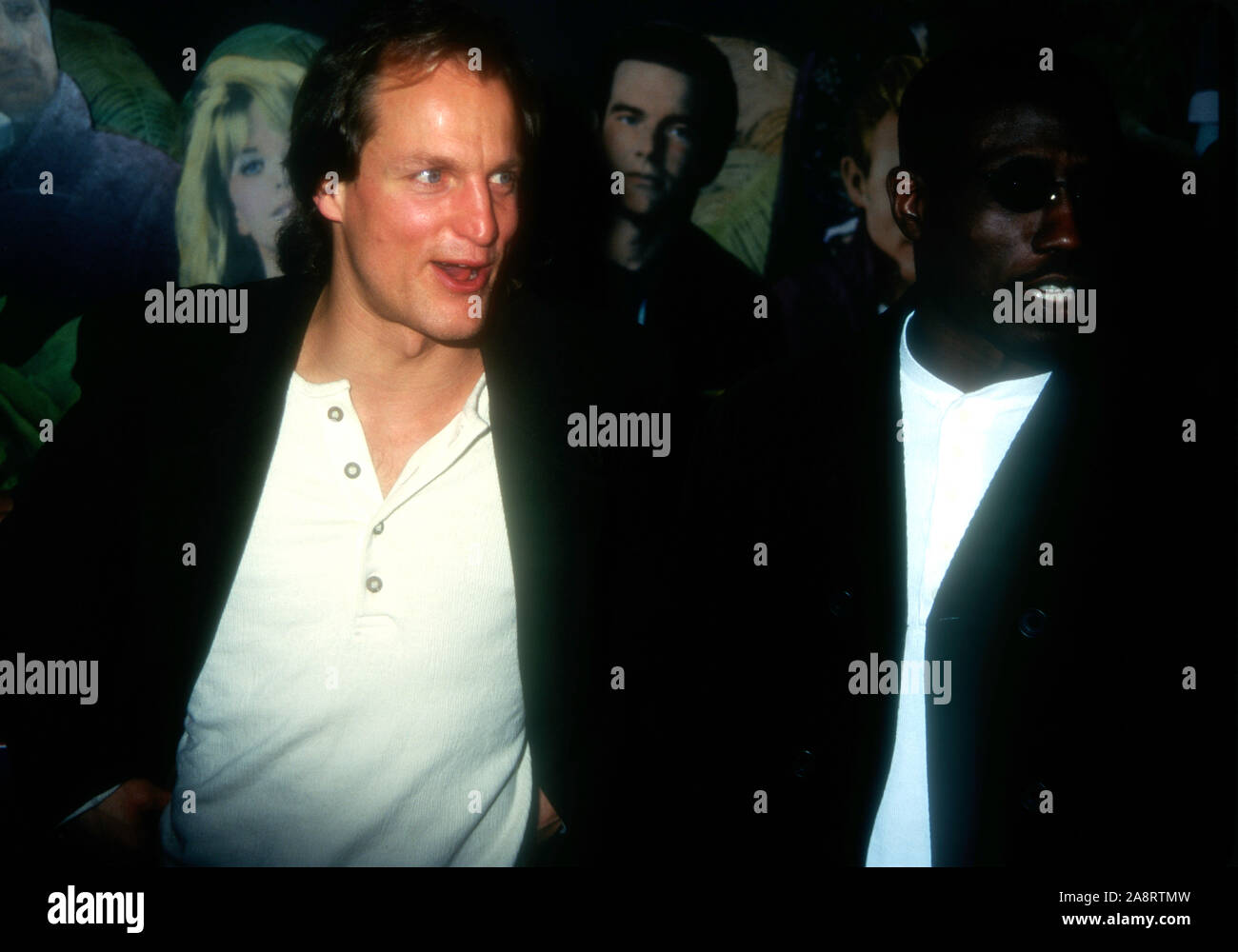 Las Vegas, Nevada, USA 9 mars 1995 l'acteur l'acteur Woody Harrelson et Wesley Snipes assister à d'apparence pour promouvoir 'train' le 9 mars 1995 au Planet Hollywood au Caesars Palace Hotel et Casino à Las Vegas, Nevada, USA. Photo de Barry King/Alamy Stock Photo Banque D'Images