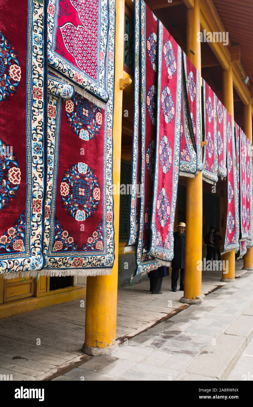 Les tapis de disponible pour l'utilisation des dévots, Grande Mosquée Dongguan, Xining, Chine Banque D'Images